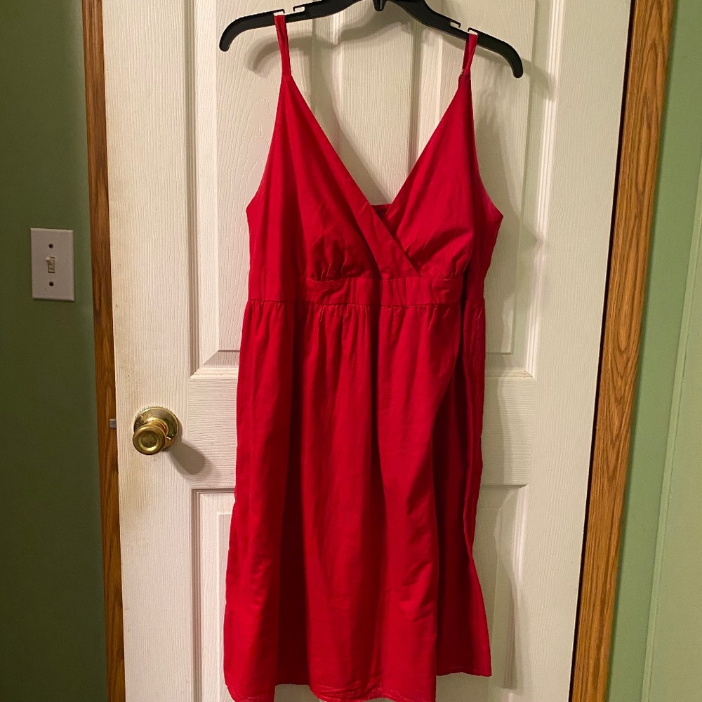 Flattering  red cotton dress
